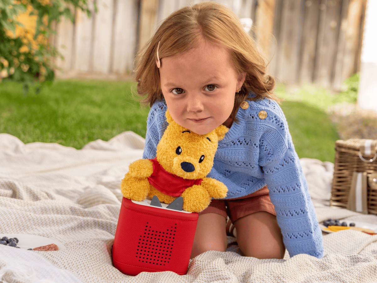 Cuddle-Winnie-The-Pooh-11003871-TB2LifestyleImage.png
