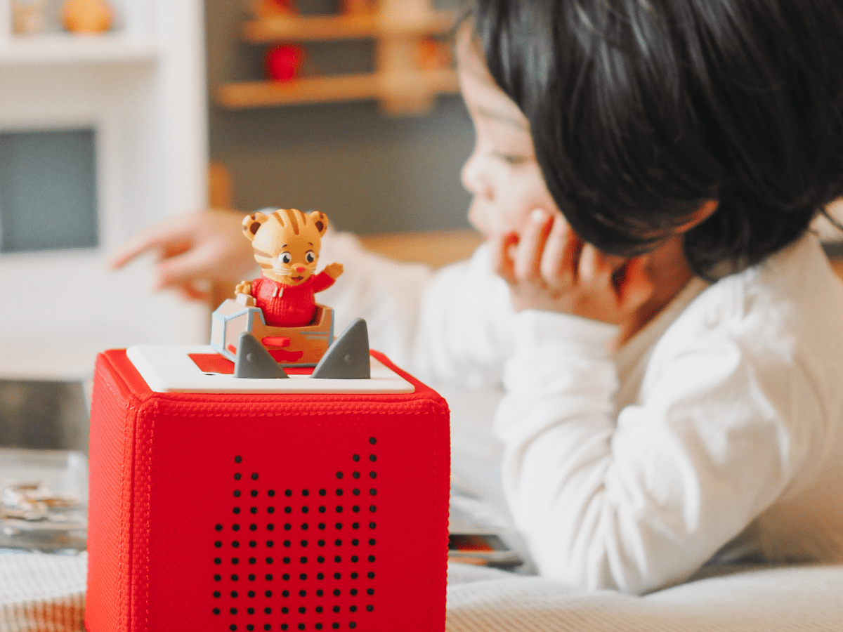 Daniel-Tiger-10001083-TB2LifestyleImage.png