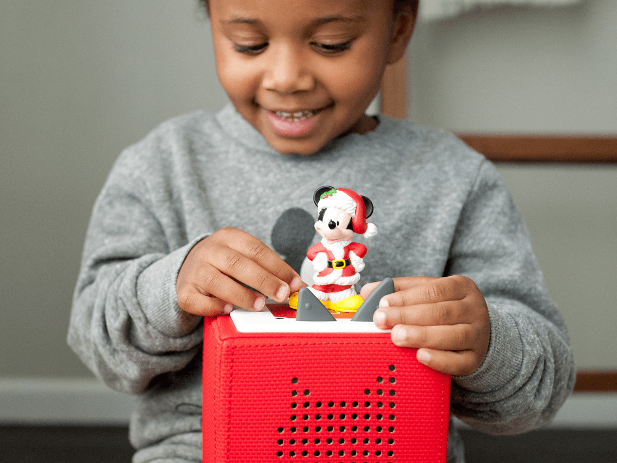 Holiday-Mickey-10001132-TB2LifestyleImage.png