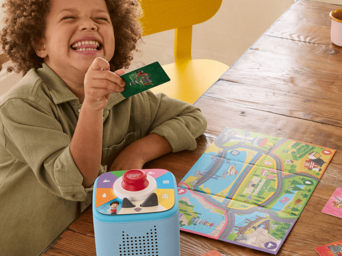PAW-Patrol-Game-Controller-11002950-PS-TB2LifestyleImage.png