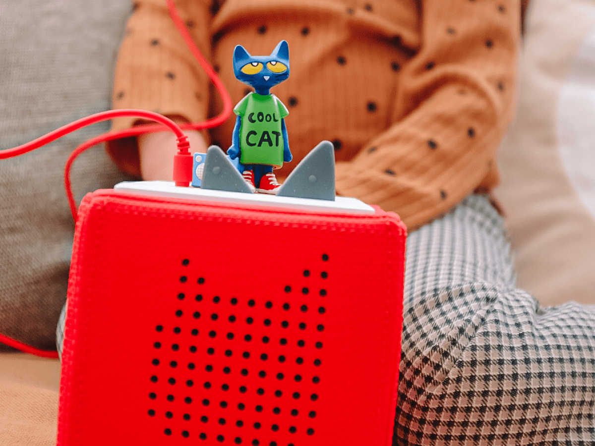 Pete-the-Cat-10000780-TB2LifestyleImage.png