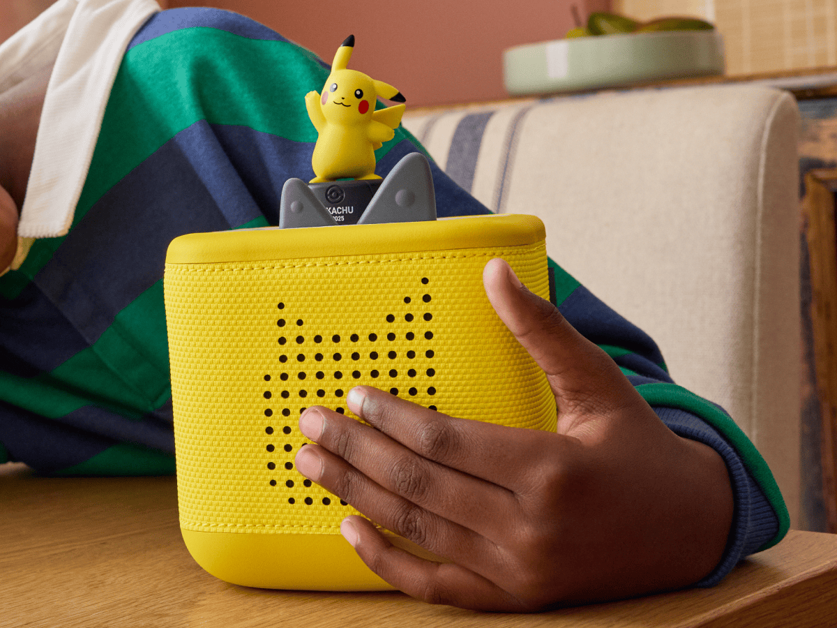 Pikachu-Starter-Set-11004940-TB2LifestyleImage.png