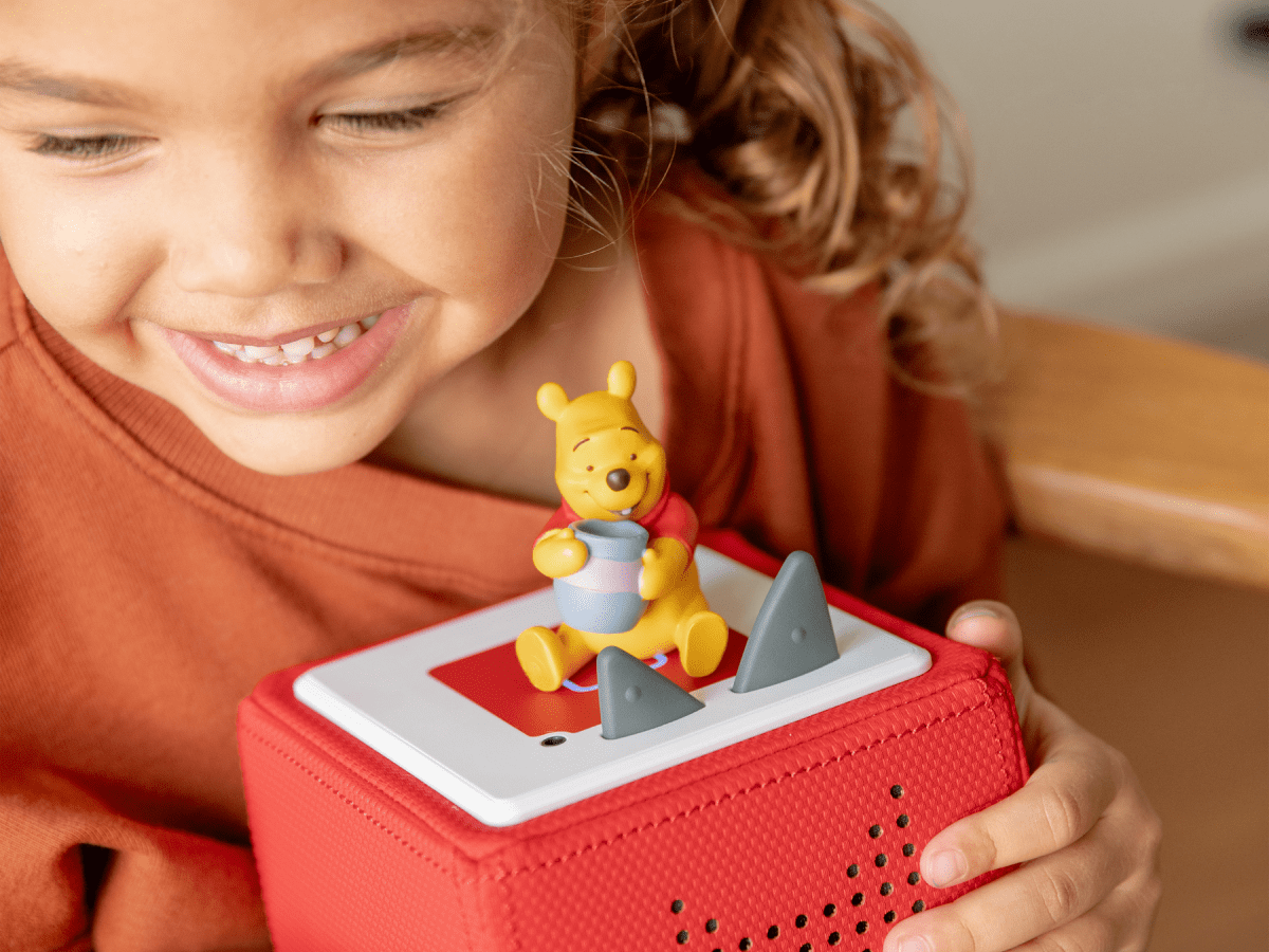 Winnie-the-Pooh-10000700-TB2LifestyleImage.png